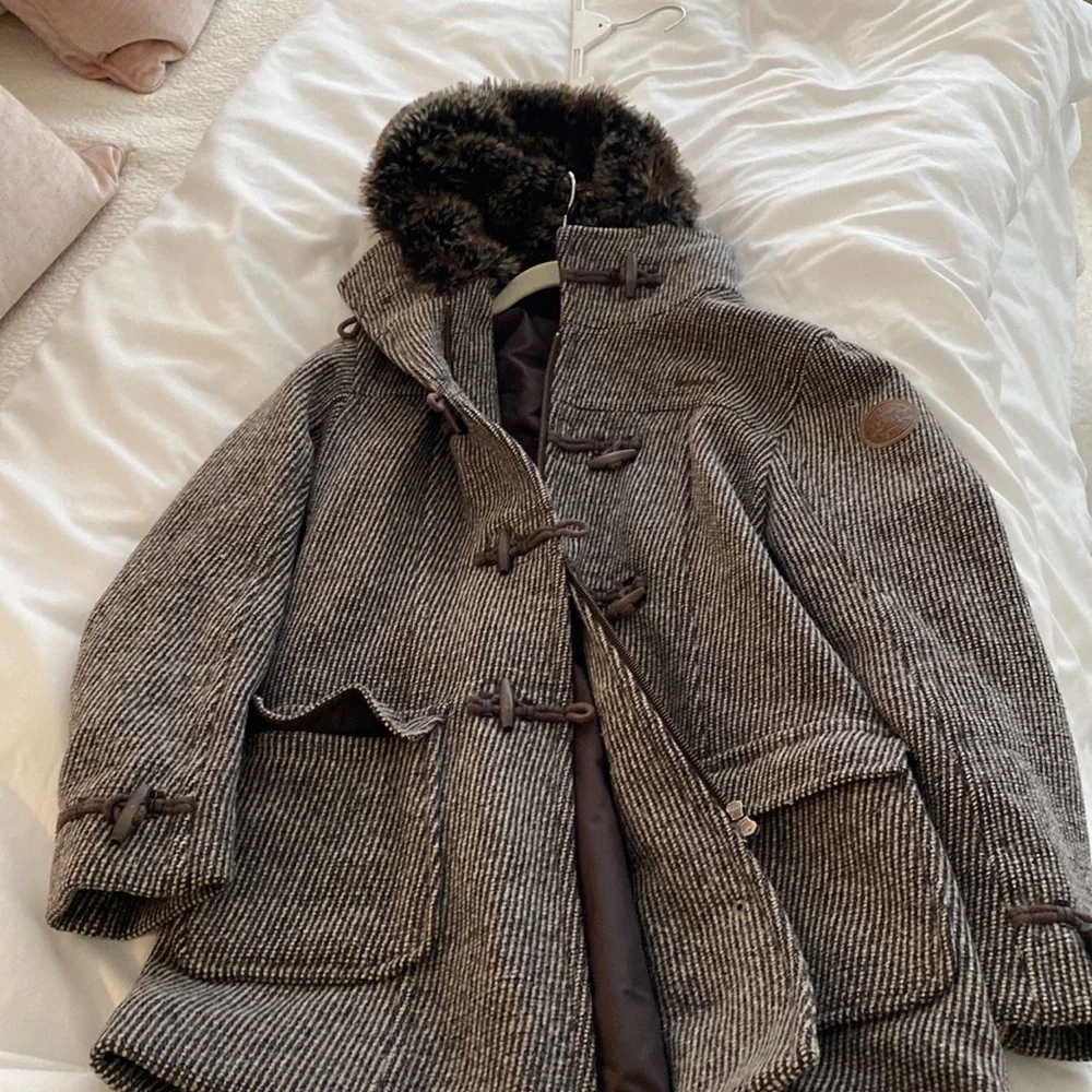 Women’s winter coat with fur hood - Picture 1 of 3
